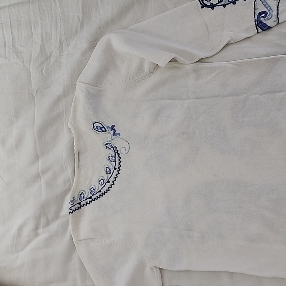 Talbots Vintage White and Blue Paisley Sweater .Size Med - Picture 4 of 5